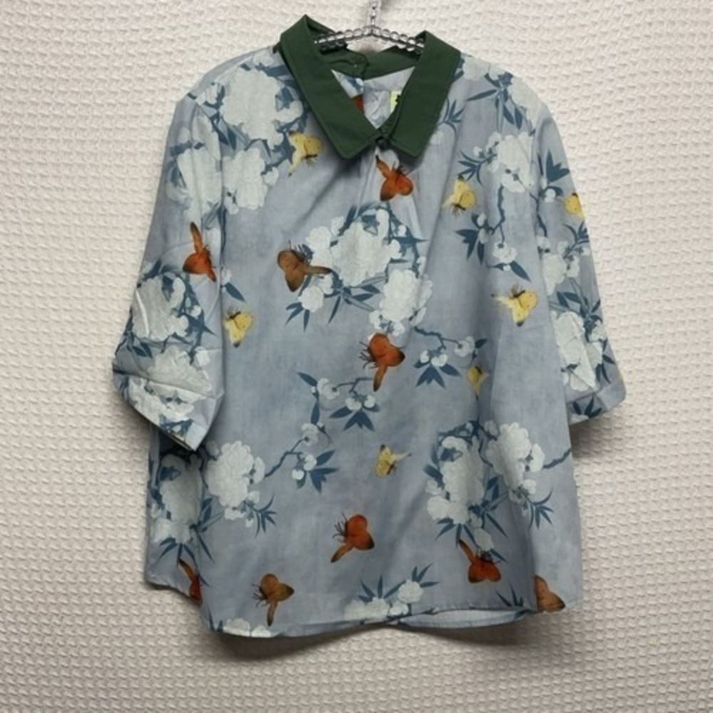 New with tags Soolinen Blue Short Sleeve Turn Down Collar Blouse Top Women M